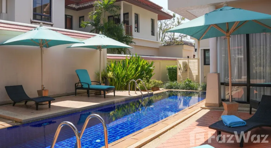 Pool deck and sun loungers at the Laguna Village residence